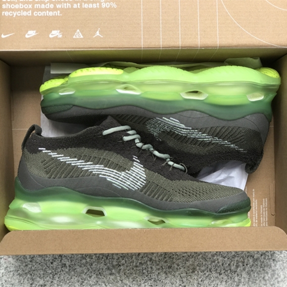 Nike Air Max Scorpion Flyknit - Picture 3 of 9